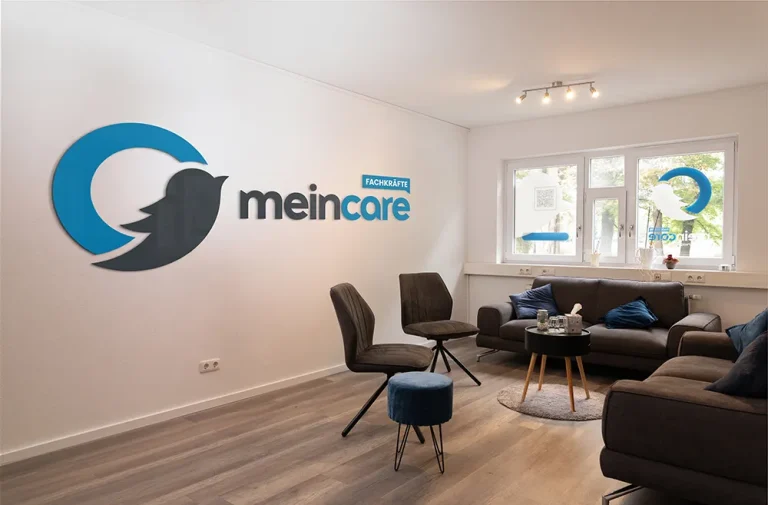 Firmenschild von meinCare Fachkräfte